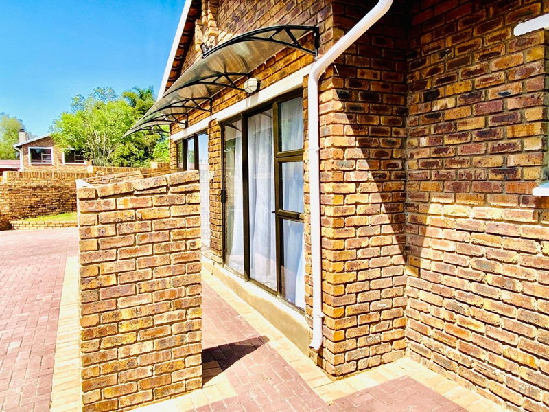 C&C HOTEL VIBES Randpark Ridge JHB 14 Units Available, Boskruin, Sudáfrica