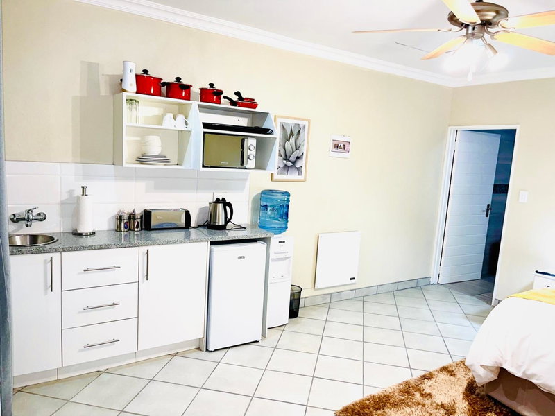 C&C HOTEL VIBES Randpark Ridge JHB 14 Units Available, Boskruin, Sudáfrica