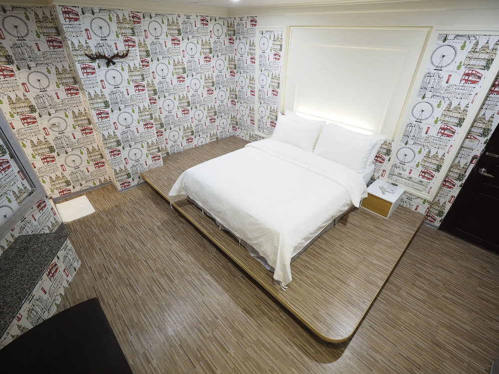 HeYue Hotel, Taiwan