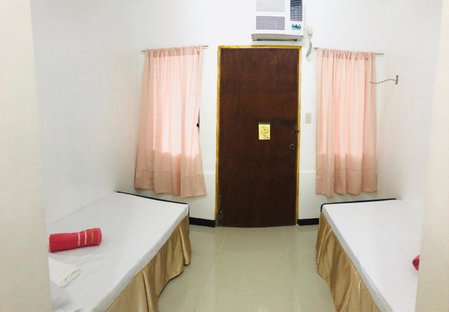 LR Hostel and Cafe, Moalboal, Philippines