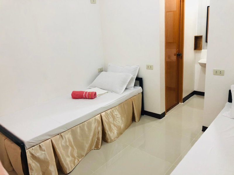 LR Hostel and Cafe, Moalboal, Philippines
