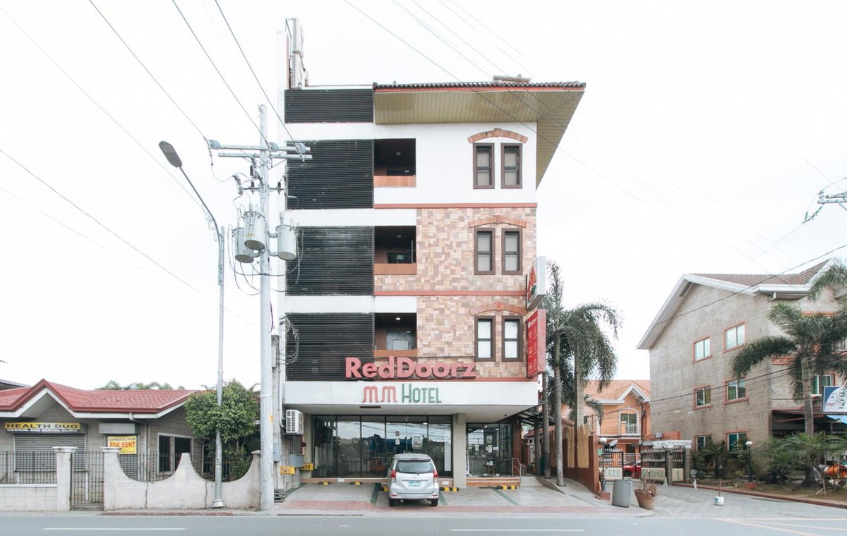 RedDoorz Plus at MM Hotel Las Pinas former RedDoorz Plus Near Bamboo Organ, Филиппины