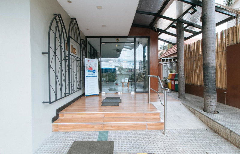 RedDoorz Plus at MM Hotel Las Pinas former RedDoorz Plus Near Bamboo Organ, Manila, Philippines