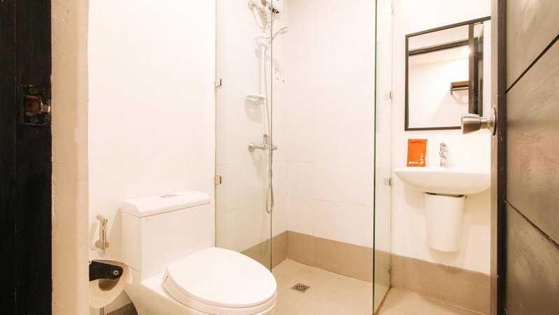 RedDoorz Plus at MM Hotel Las Pinas former RedDoorz Plus Near Bamboo Organ, Manila, Philippines
