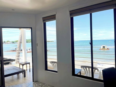 The Coral Beach Club, Lian, Philippinen