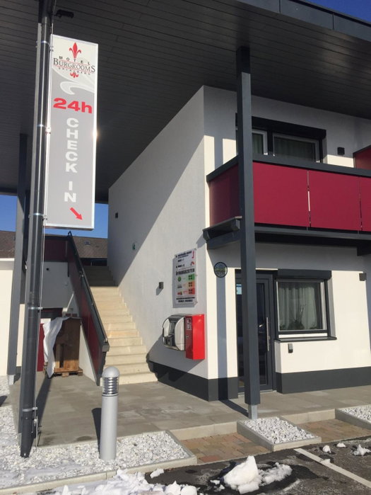 Burg Rooms - 24h Self-Check-in, Spielberg, Austria