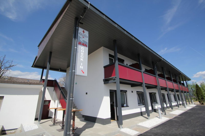 Burg Rooms - 24h Self-Check-in, Spielberg, Austria