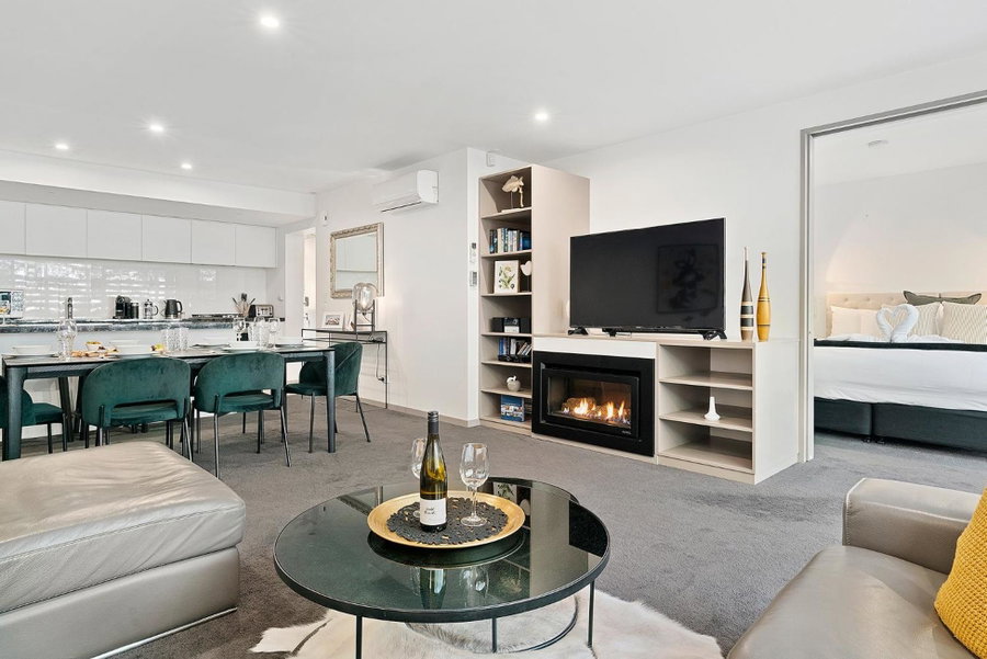 Central Location - Contemporary 2 Bedroom Aptm, Queenstown, New Zealand