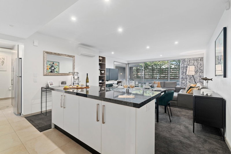 Central Location - Contemporary 2 Bedroom Aptm, Queenstown, New Zealand