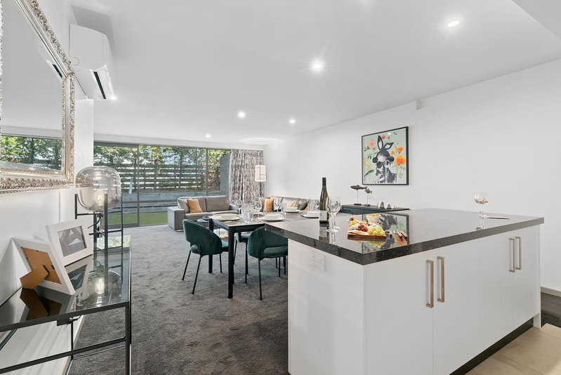 Central Location - Contemporary 2 Bedroom Aptm, Queenstown, New Zealand