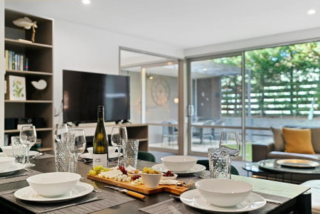 Central Location - Contemporary 2 Bedroom Aptm, Queenstown, New Zealand