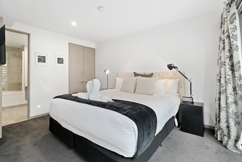 Central Location - Contemporary 2 Bedroom Aptm, Queenstown, New Zealand