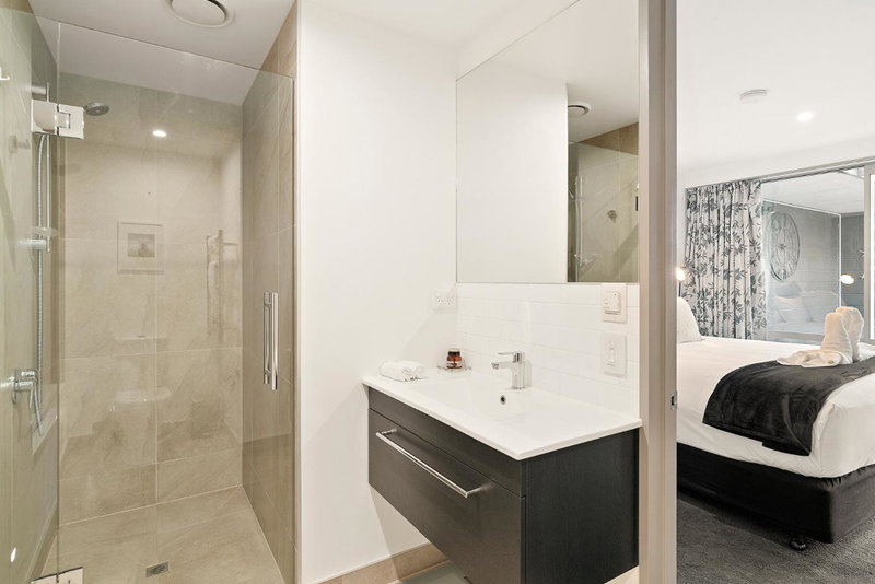 Central Location - Contemporary 2 Bedroom Aptm, Queenstown, New Zealand