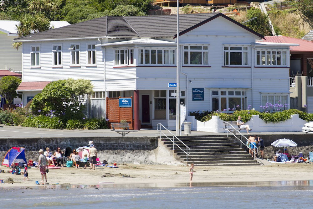 Hotel · Moana Lodge - Guest House, Porirua