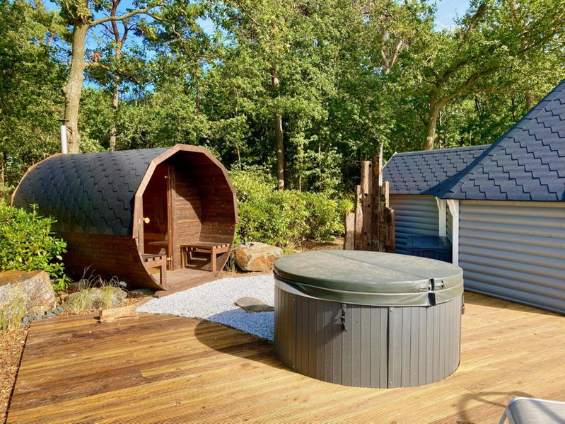 Luxe Finse Kota met Jacuzzi en SaunaBarrel de Zandhoef, Eersel, The Netherlands