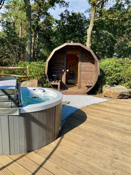 Luxe Finse Kota met Jacuzzi en SaunaBarrel de Zandhoef, Eersel, The Netherlands