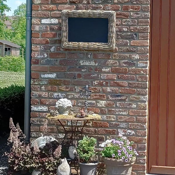 A l'ombre du noyer, Fernelmont, Belgium