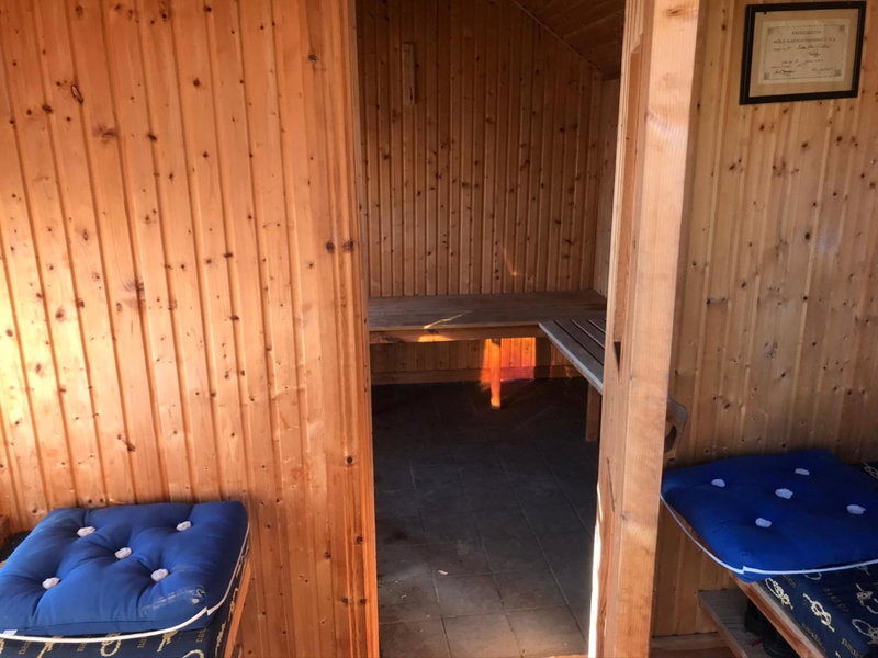 Cozy lodge at horse farm with lake and sauna, Hölö, Sweden