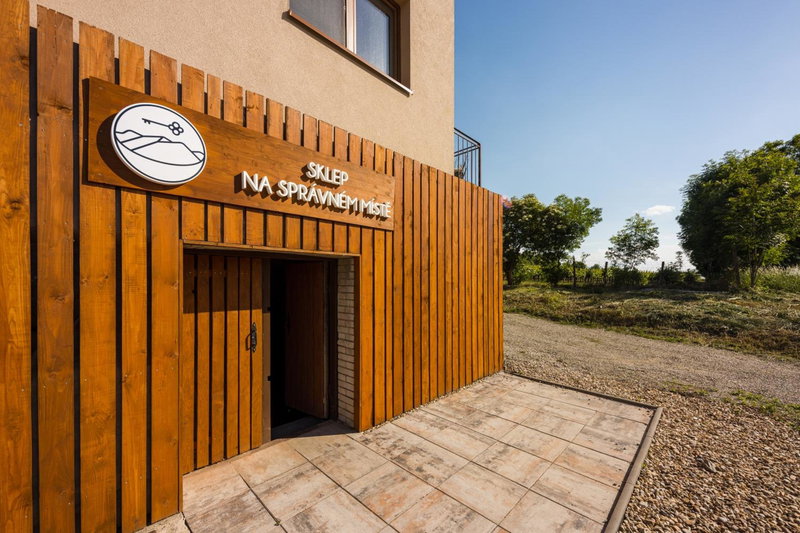 Sklep na Správném místě - degustace, ubytování a wellness, Brod nad Dyjí, Czechia