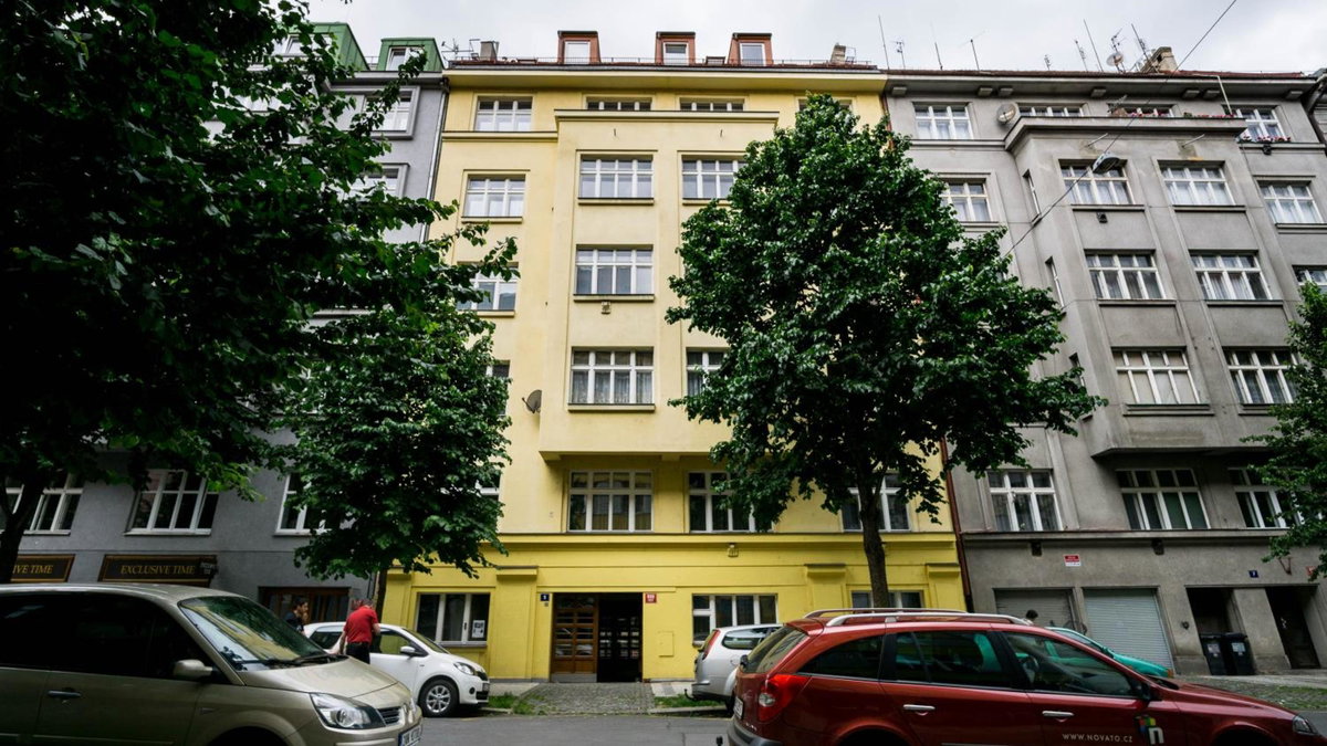 Flying Bed Apartment close to Prague Castle and Airport, Czechia