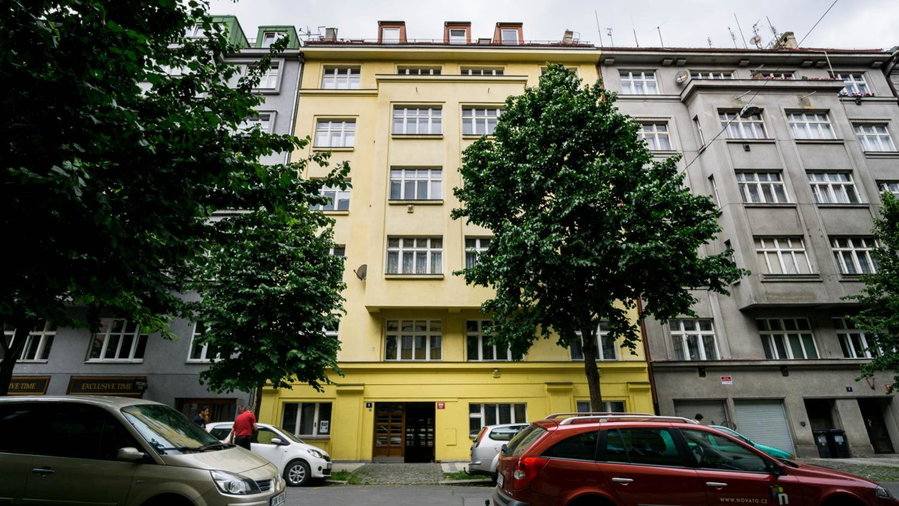 Flying Bed Apartment close to Prague Castle and Airport, Prague, Czechia