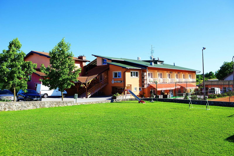 Bed and Breakfast Restaurant DP, Donji Zvečaj, Croacia