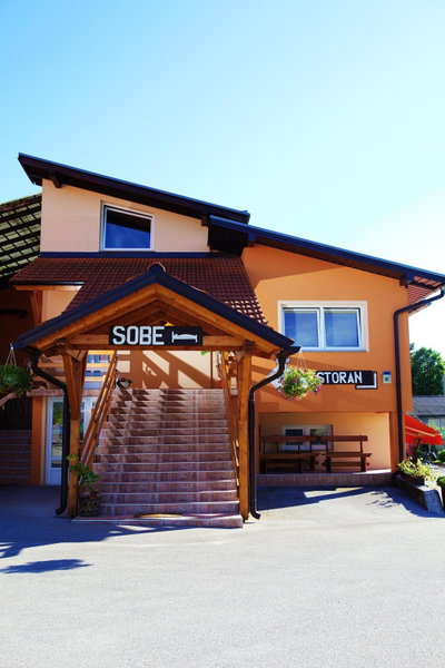 Bed and Breakfast Restaurant DP, Donji Zvečaj, Croacia