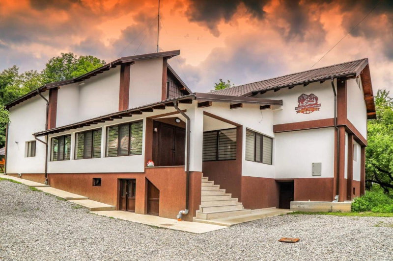 Hățașul Bunicului, Arefu, Romania