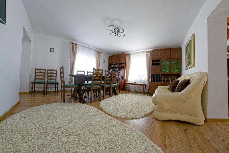 Casa de pe Deal, Sadova, Romania