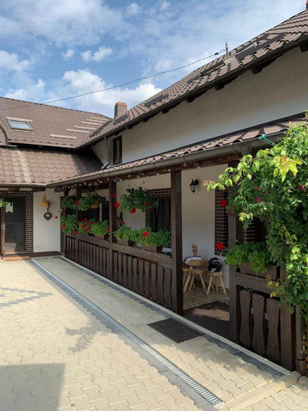 Casa de pe Deal, Sadova, Romania