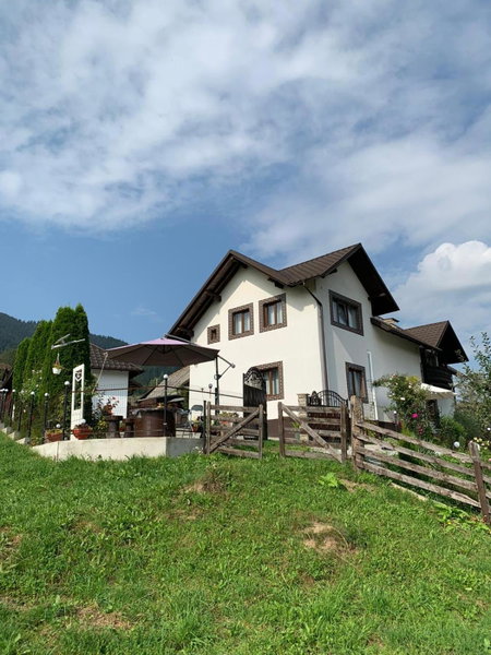 Casa de pe Deal, Sadova, Romania