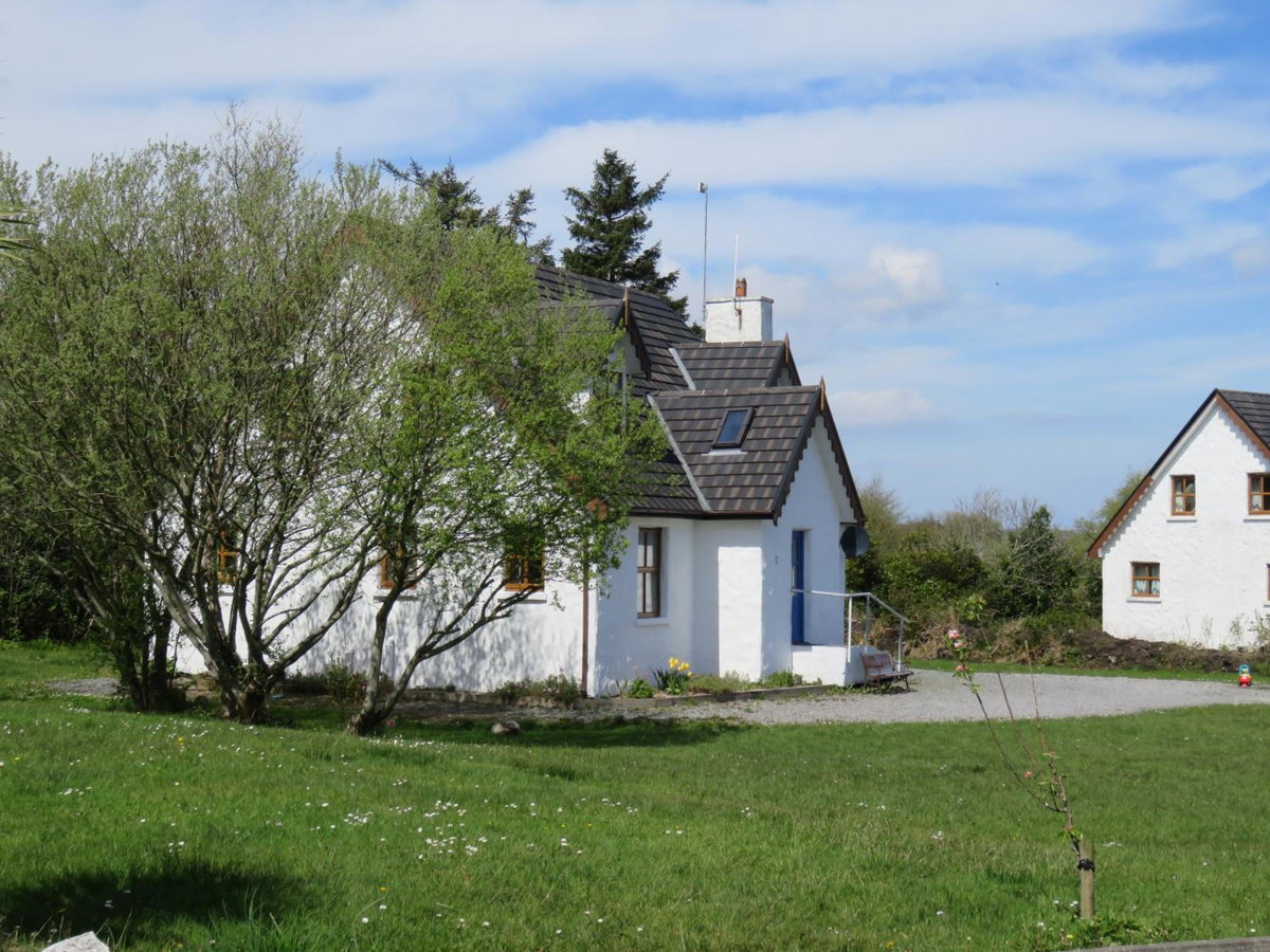 Hotel · Letterfrack Farm Cottage in village on a farm beside Connemara National Park, Letterfrack