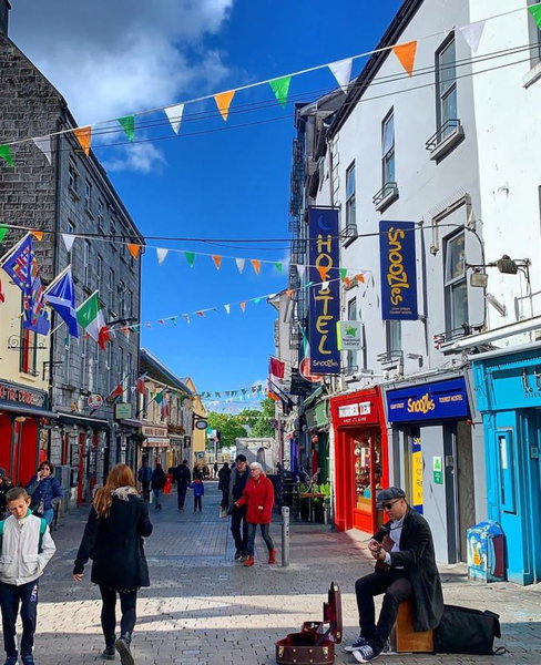 Snoozles Quay Street Tourist Hostel, Galway, Ireland