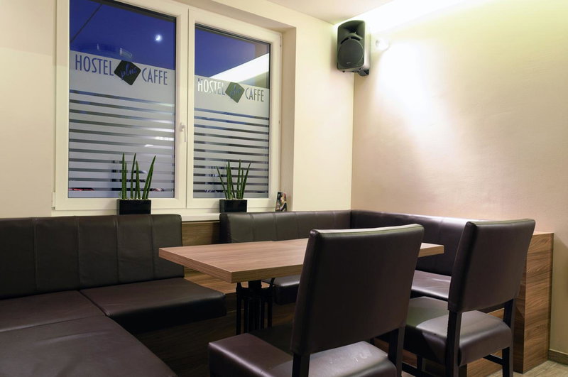Hostel Plus Caffe, Petrovče, Словения