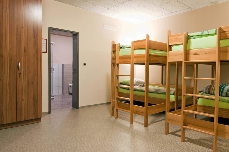 Hostel Plus Caffe, Petrovče, Словения