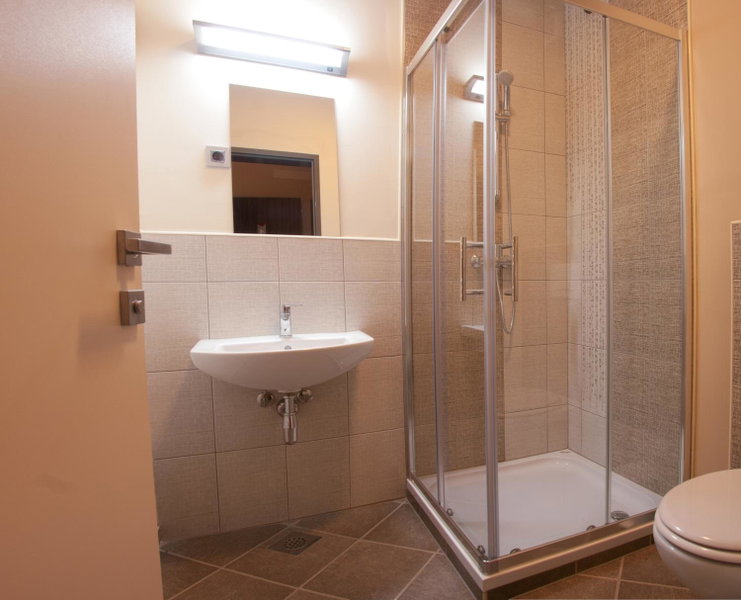 Hostel Plus Caffe, Petrovče, Словения