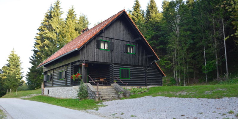 Brunarica Petric - Bela krajina - Komarna vas - Smučišče Gače - Semič, Komarna Vas, Slowenien
