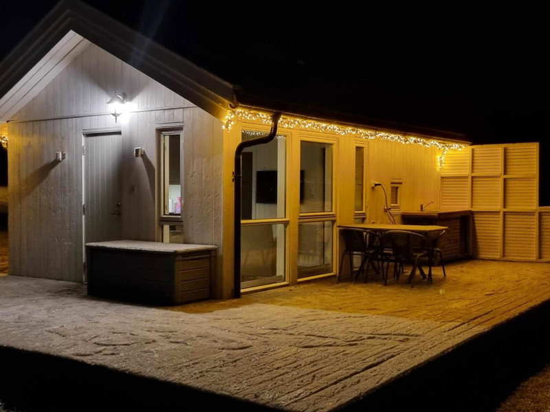 feriehus ved sjøen, Tomrefjord, Norway