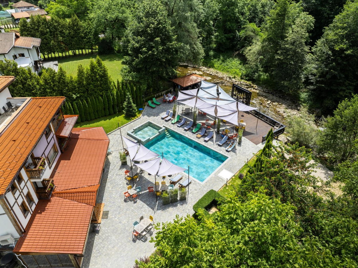 Hotel · Valevtsi Mount Lodge - 365 days hot outdoor pool -, Valevtsi