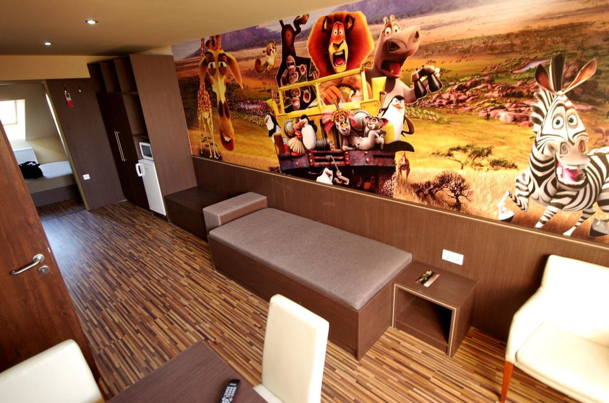 Corvin Apartman, Hongrie
