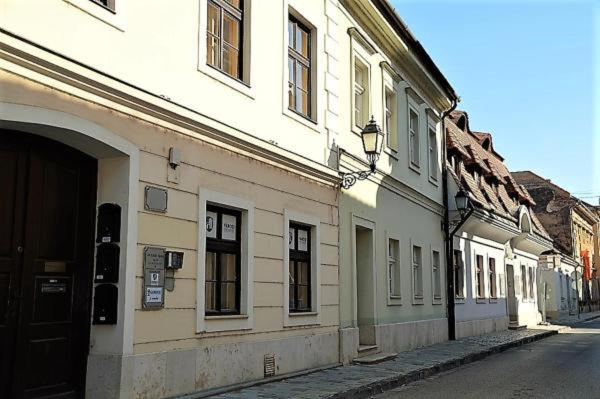 Downtown Apartments with shared kitchen, Győr, Hungary