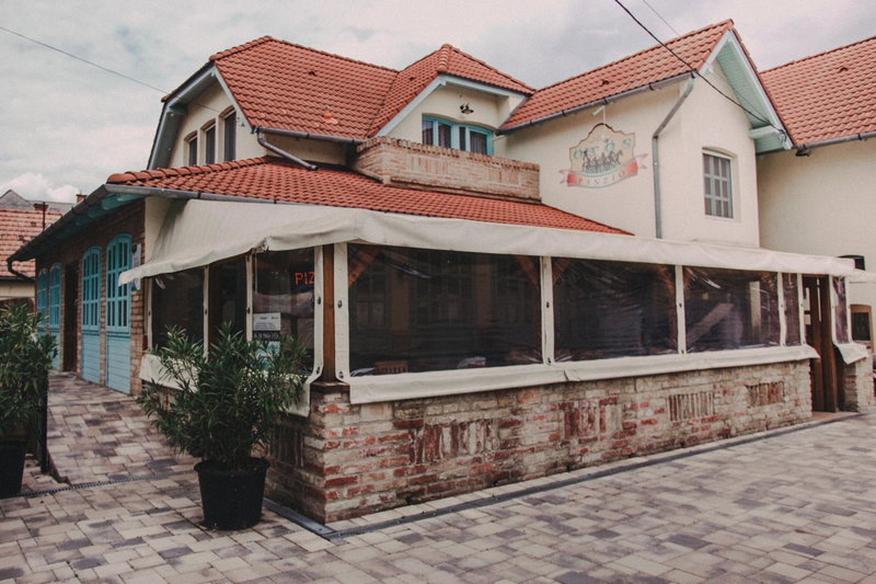 Ötösfogat Panzió, Siófok, Hungary