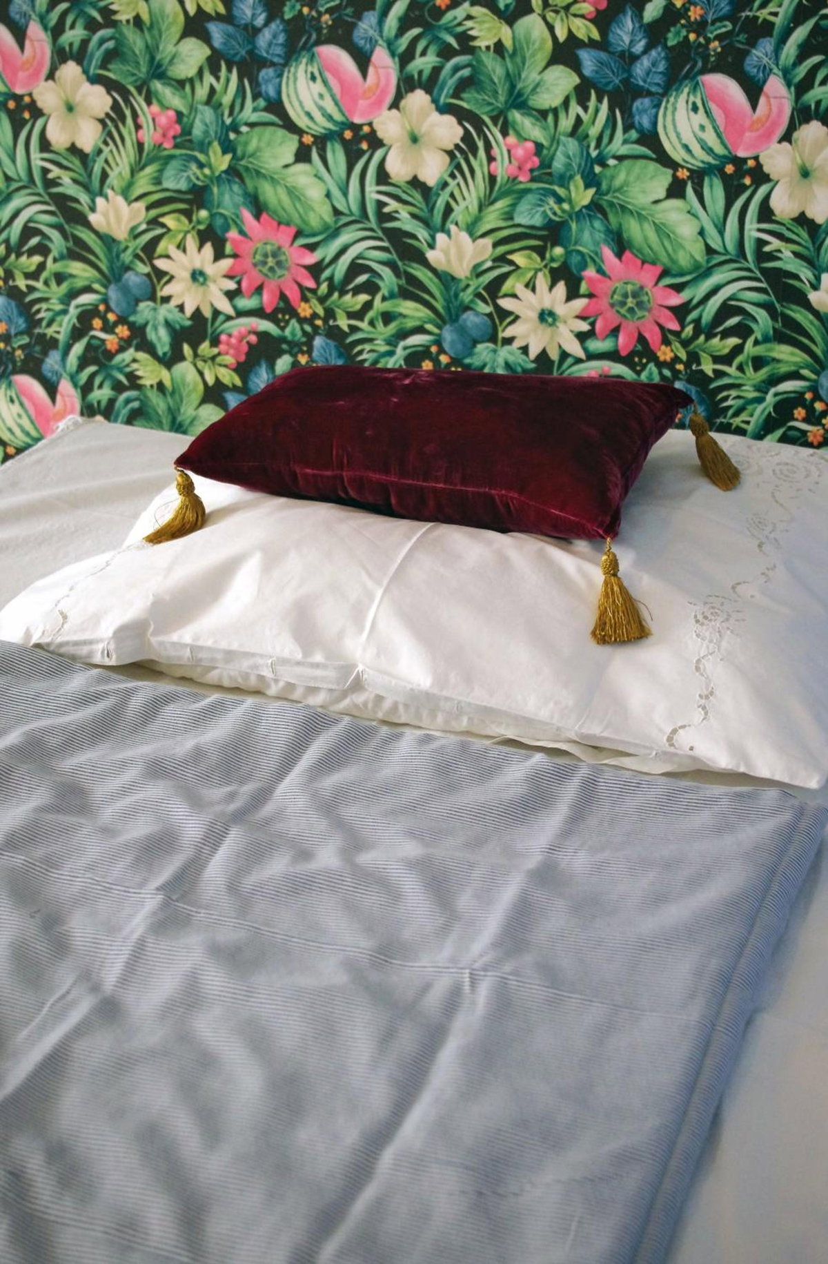 Blumen Apartment, Hungary