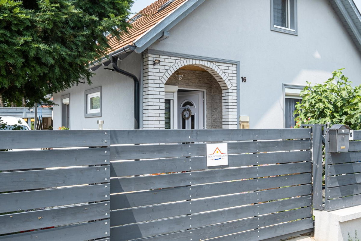 Szürke Vendégház Balatonkenesén, Hungary