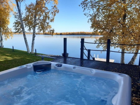Villa by the river with beach sauna and jacuzzi, Rovaniemi, Финляндия