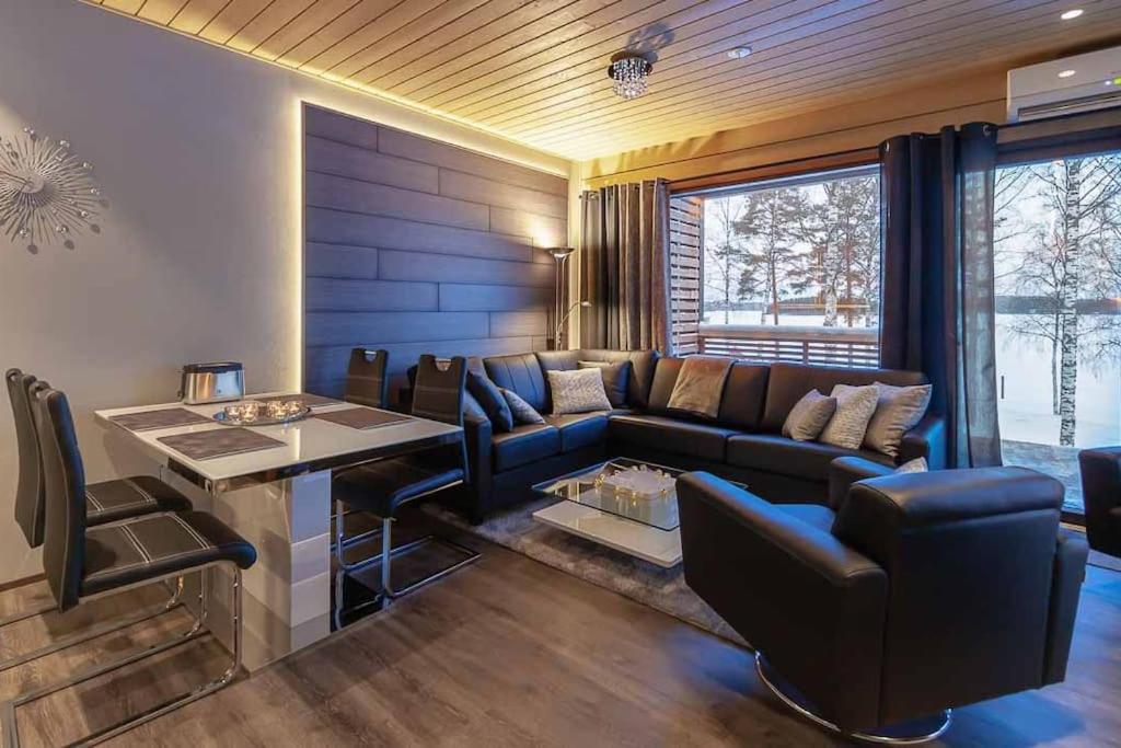 Hotel · Chalet Ellivuori huoneisto as 1, Sastamala