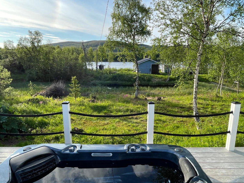 Villa Arktika porealtaallinen mökki Nuorgamissa Tenojoen ja tunturien vieressä, Nuorgam, Finland