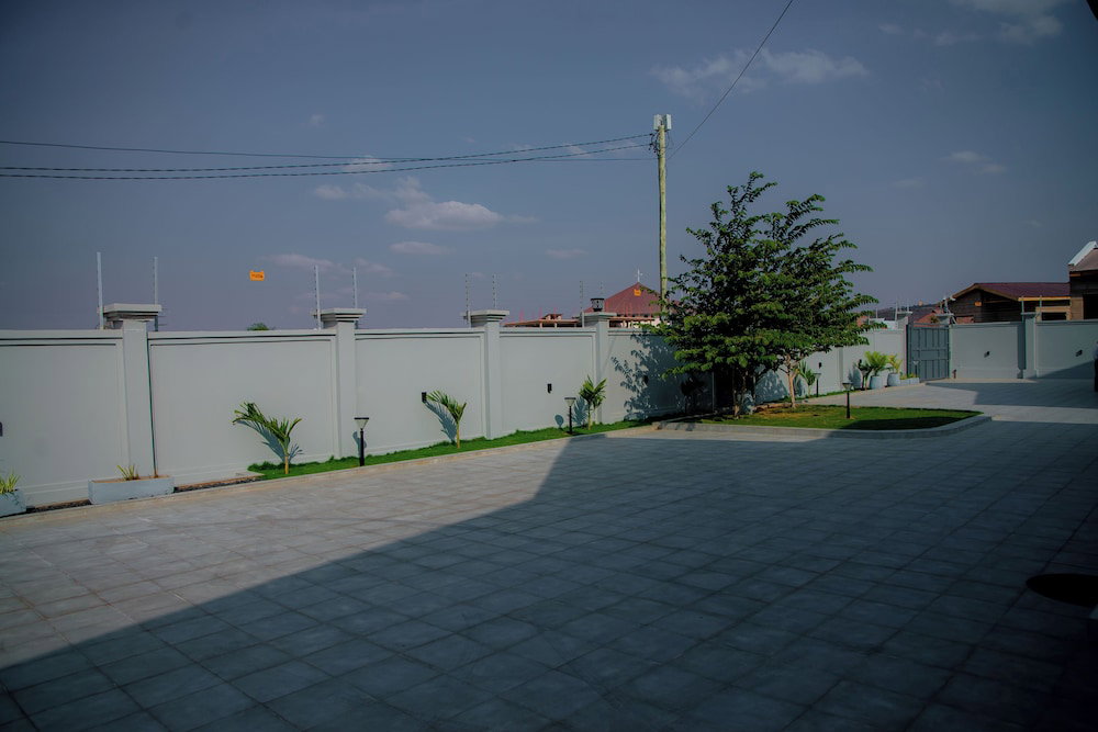 Staycation Villas, Tansania