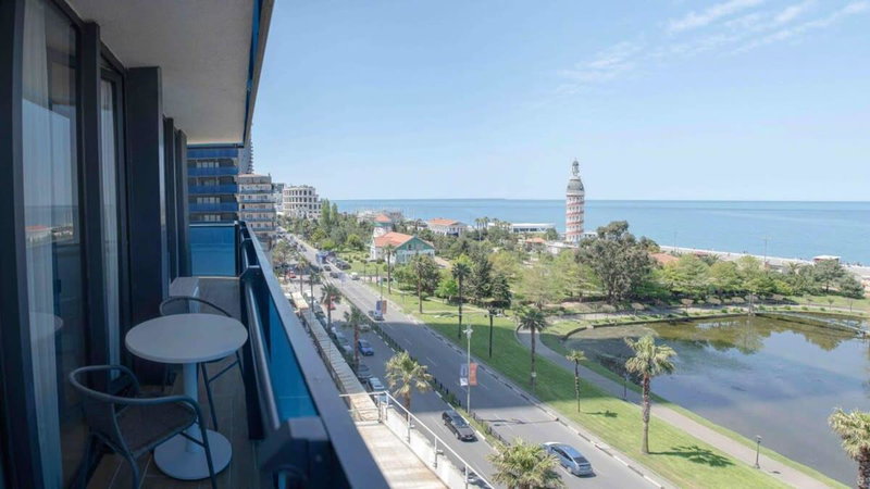 Lovely 2BR Apartment near by Sea, Batumi, Georgia