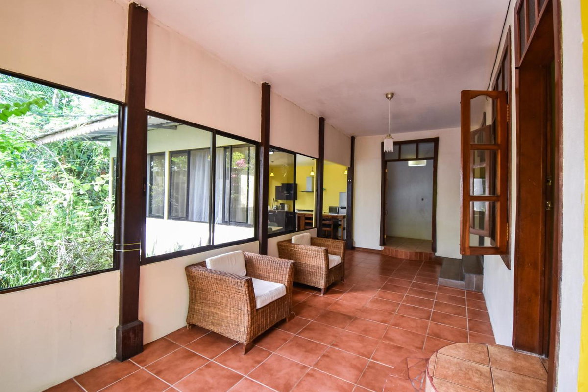 Cabinas Jacaranda, Costa Rica